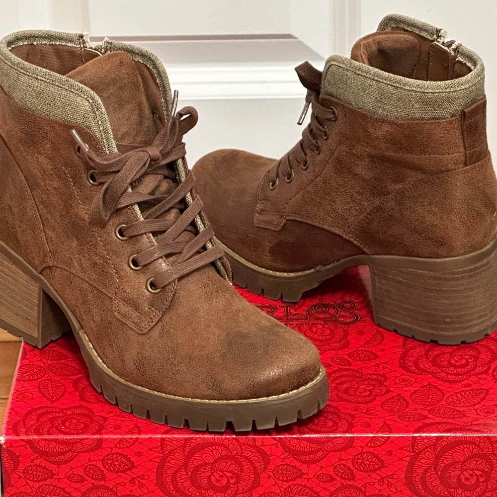 Carlos by Carlos Santana - 8.5 M - Tan Lace-Up/Zip Boots (Good Condition)